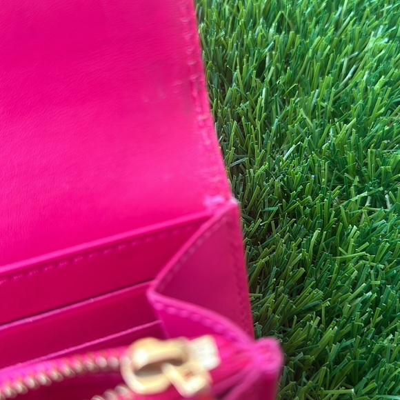 Louis Vuitton vintage patent leather, red zippy wallet. - Picture 10 of 13